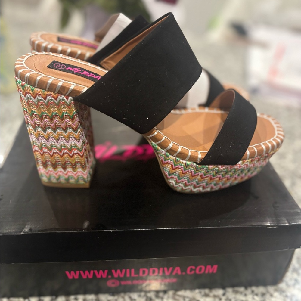 Wild Diva Black Platform Shoes with Bold Design